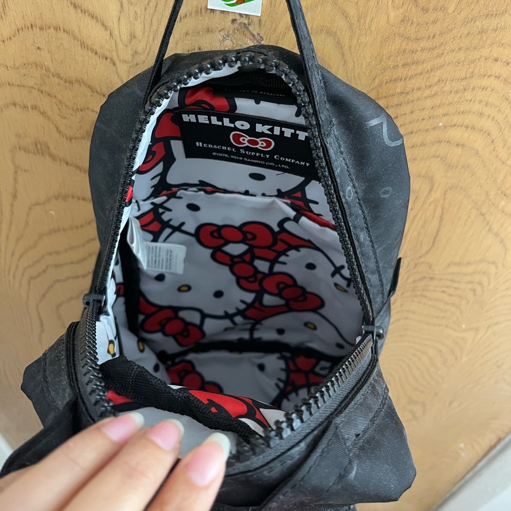 Hello Kitty Black Backpack - Picture 4 of 7